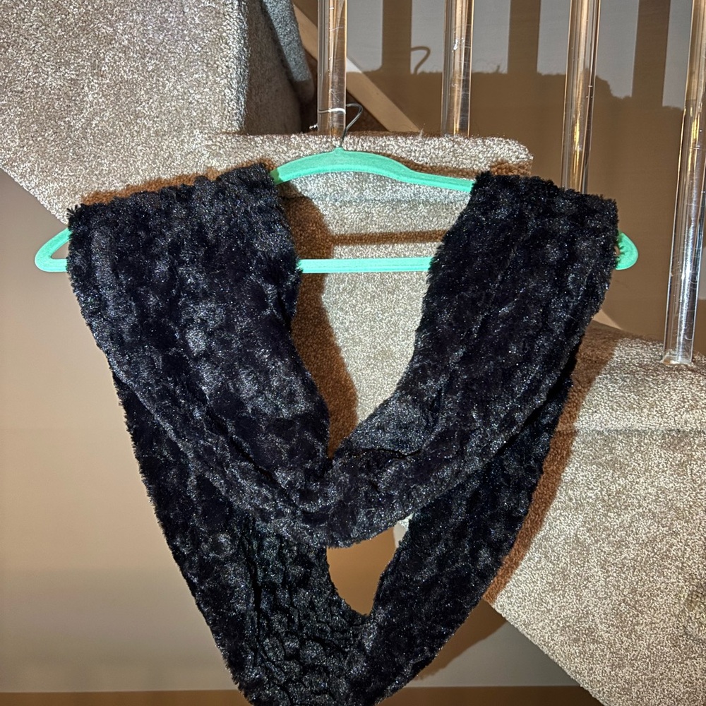 Elegant Black Faux Fur Scarf